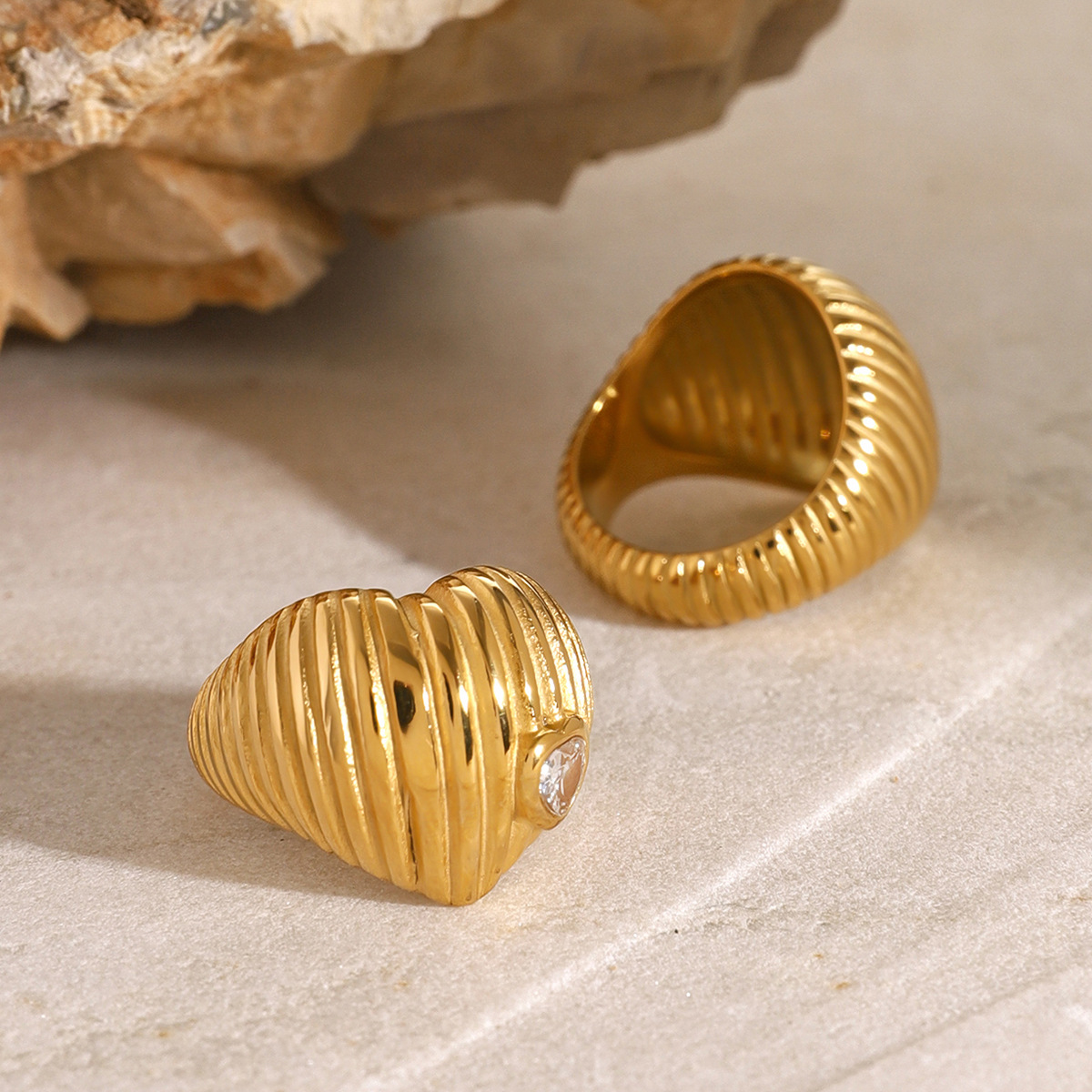 1 stuk klassieke vintage stijl conch vorm roestvrij staal 18K goud vergulde zirkoon vrouwen enkele ring 